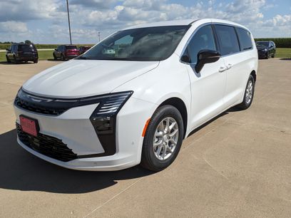 New 2027 Chrysler Pacifica Select w/ Family Tech Group