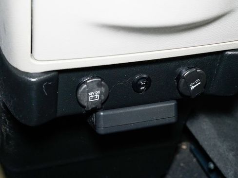 Used 2013 Chrysler Town & Country Limited image 24