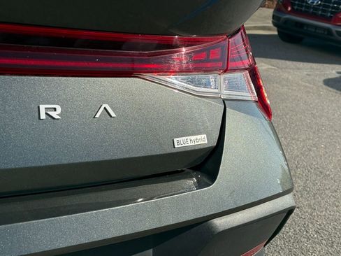 Used 2024 Hyundai Elantra Blue image 8