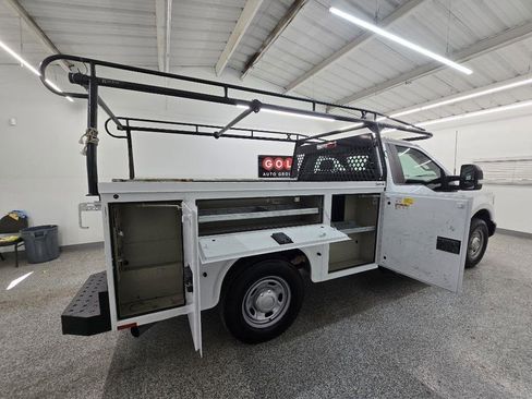 Used 2022 Ford F250 XL w/ Power Equipment Group image 11