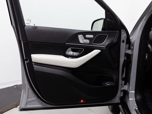 Certified 2025 Mercedes-Benz GLE 450e 4MATIC w/ AMG Line Interior image 5