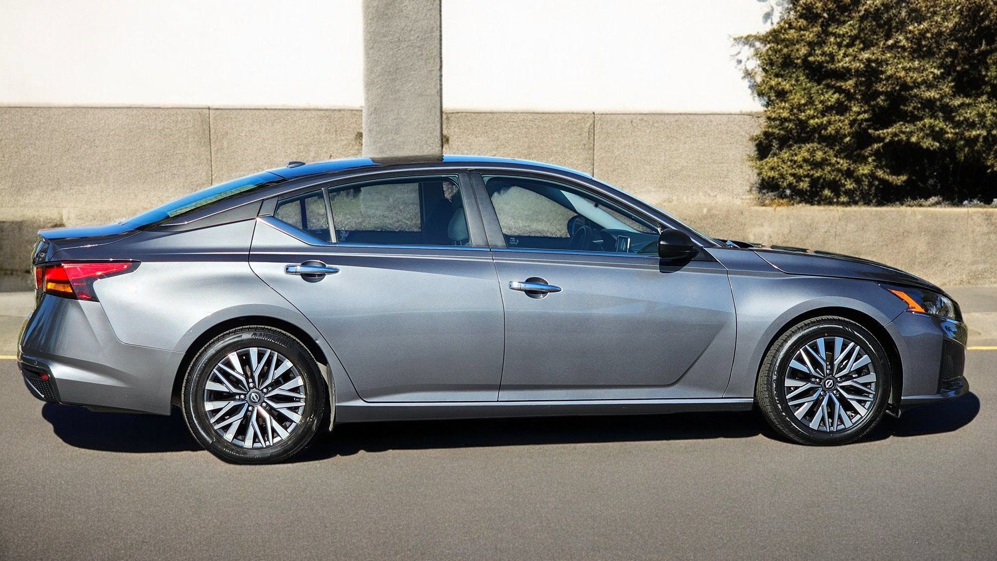 Used 2024 Nissan Altima 2.5 SV FWD image 6