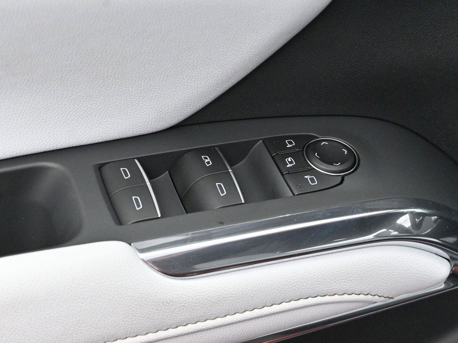 Used 2025 Chevrolet Traverse High Country AWD/4WD image 14
