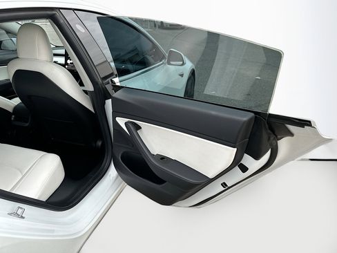 Used 2020 Tesla Model 3 Standard Range Plus image 28