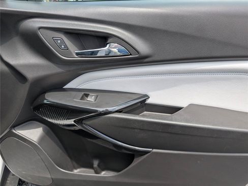 Used 2025 Chevrolet Trax LT FWD image 35