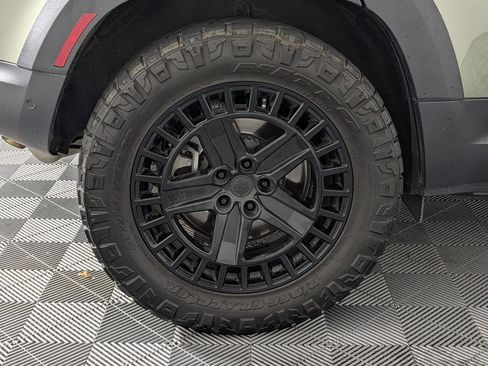 Used 2022 Land Rover Defender 110 SE image 13