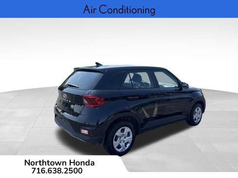 Used 2021 Hyundai Venue SE FWD image 5