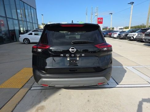 Used 2023 Nissan Rogue S image 5