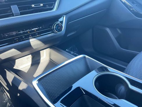 Used 2025 Chevrolet Equinox LT image 41