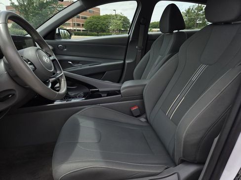 Used 2025 Hyundai Elantra SEL FWD image 18