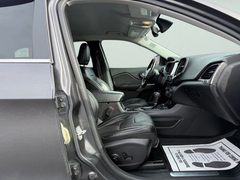 Used 2020 Jeep Cherokee Limited image 24