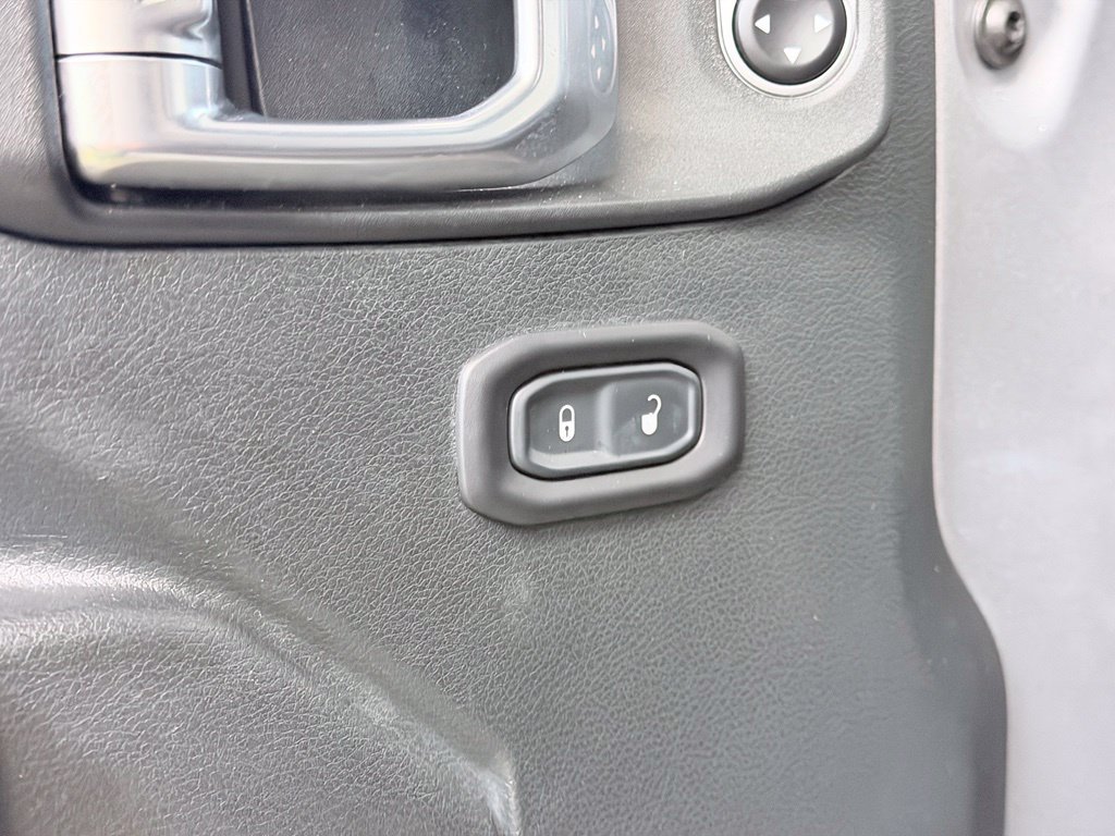 Used 2018 Jeep Wrangler Rubicon w/ Steel Bumper Group AWD/4WD image 9