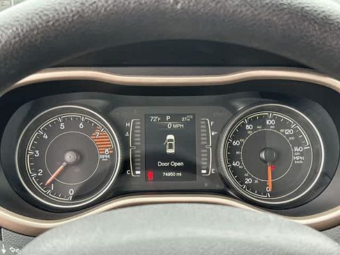 Used 2018 Jeep Cherokee Latitude AWD/4WD image 6