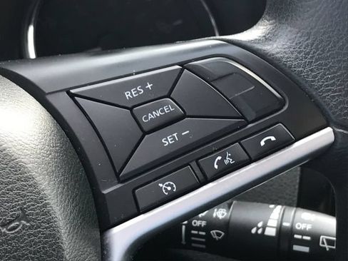 Used 2017 Nissan Rogue S AWD/4WD image 9