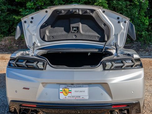 Used 2017 Chevrolet Camaro SS RWD image 9