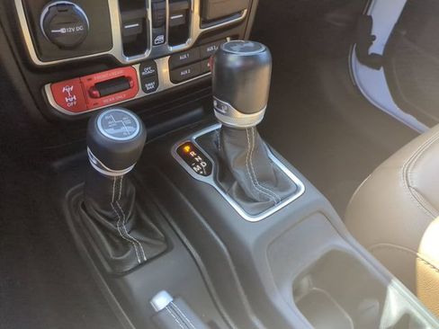 Used 2021 Jeep Wrangler Unlimited Rubicon AWD/4WD image 12