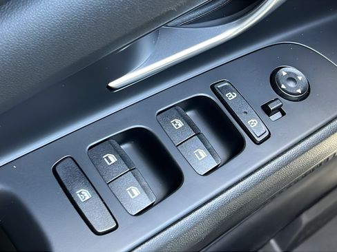 Used 2023 Hyundai Elantra Limited FWD image 18