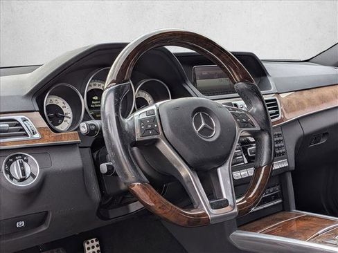 Used 2014 Mercedes-Benz E 550 4MATIC Sedan image 9