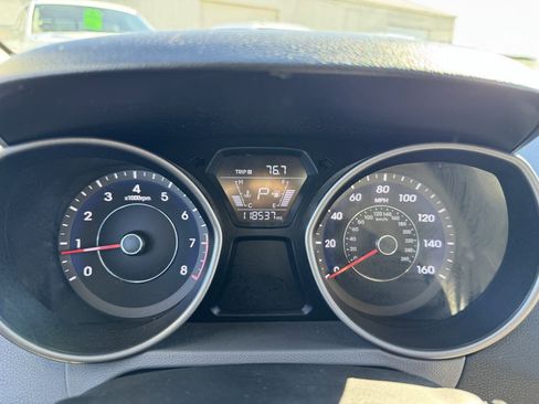 Used 2014 Hyundai Elantra SE image 25