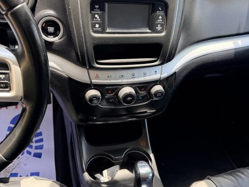 Used 2018 Dodge Journey SXT w/ Connectivity Group FWD image 12
