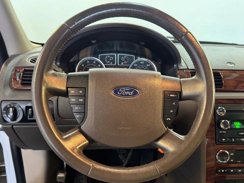 Used 2009 Ford Taurus SEL image 16