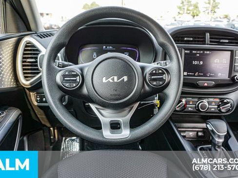 Used 2025 Kia Soul LX w/ LX Technology Package FWD image 28