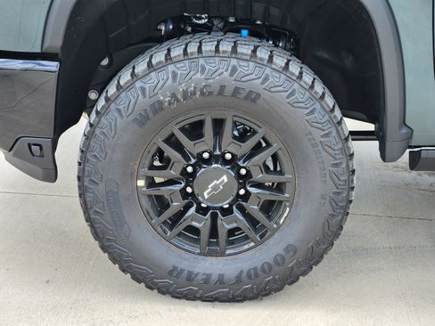 New 2026 Chevrolet Silverado 2500 ZR2 AWD/4WD image 11