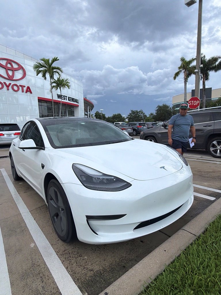 Used 2023 Tesla Model 3 Standard Range RWD image 2