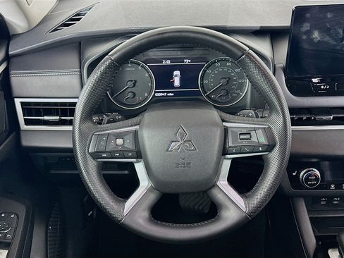 Used 2025 Mitsubishi Outlander SE FWD image 18