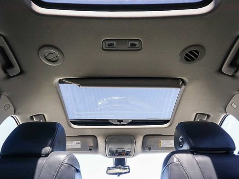 Used 2018 Buick Enclave Premium w/ Experience Buick Package image 17