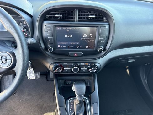 Used 2022 Kia Soul LX image 25