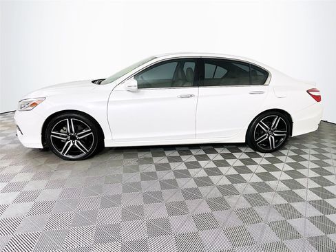 Used 2016 Honda Accord Touring image 4