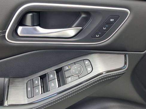 New 2025 Nissan Rogue Platinum w/ Platinum Premium Package FWD image 13