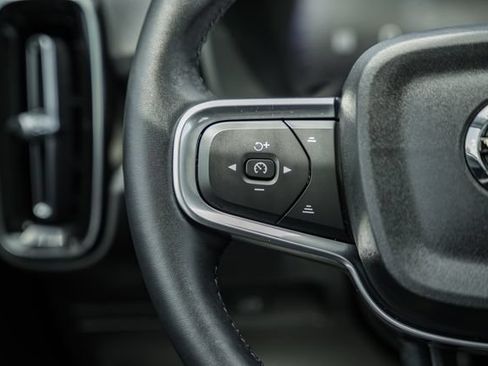 Used 2026 Volvo XC40 B5 Plus AWD/4WD image 29