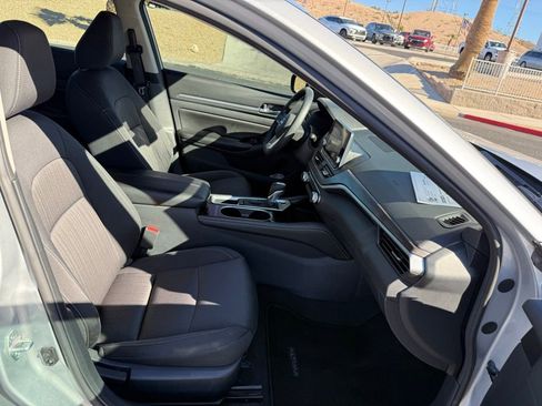 Used 2023 Nissan Altima 2.5 SV image 12