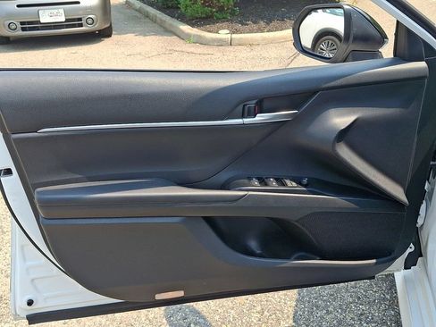 Used 2019 Toyota Camry LE FWD image 14