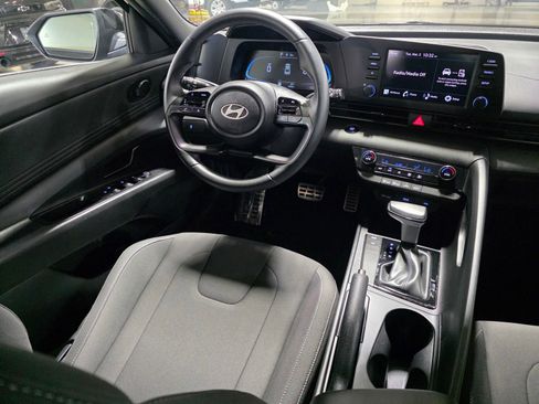 Certified 2025 Hyundai Elantra Sport image 19