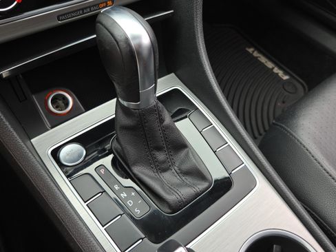 Used 2014 Volkswagen Passat 1.8T SE image 29