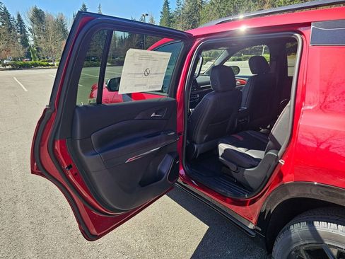 New 2026 Chevrolet Traverse RS image 16