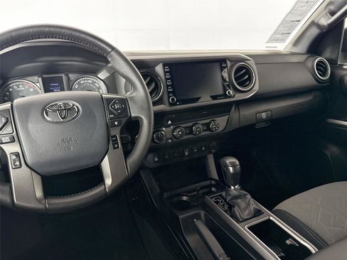 Used 2020 Toyota Tacoma TRD Off-Road w/ Technology Package AWD/4WD image 30