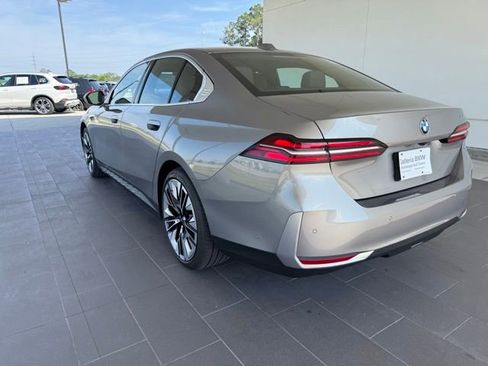 Used 2025 BMW 530i w/ Premium Package image 12