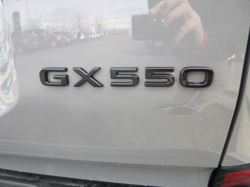 Used 2026 Lexus GX 550 w/ Accessory Package (31) image 8