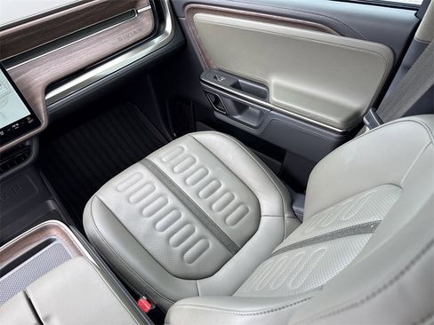 Used 2022 Rivian R1T Launch Edition image 25