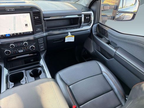 Used 2025 Ford F250 Lariat w/ Chrome Package image 28