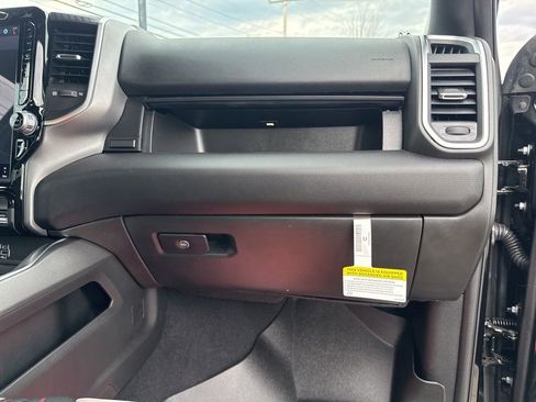 New 2025 RAM 2500 Big Horn AWD/4WD image 31