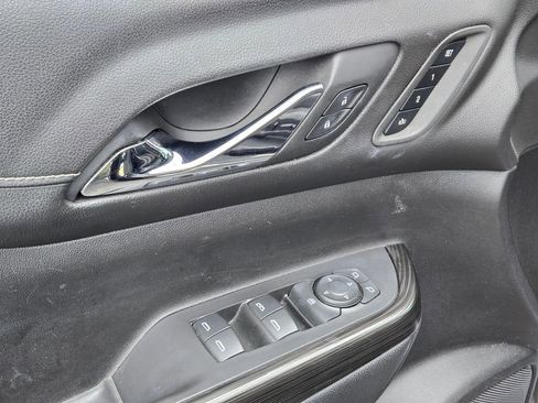 Used 2019 GMC Acadia Denali w/ Technology Package FWD image 14