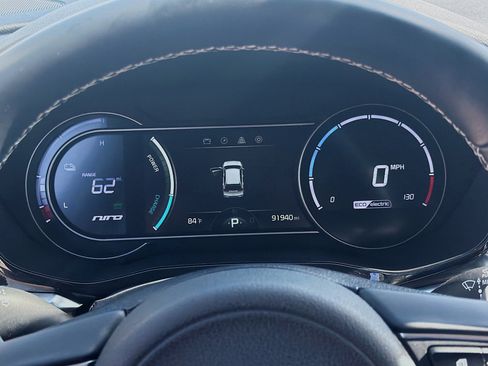 Used 2022 Kia Niro EX FWD image 9