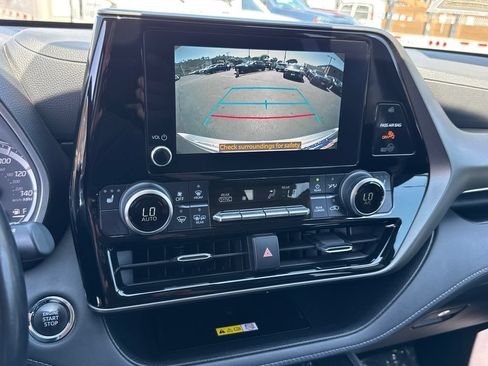 Used 2023 Toyota Highlander XLE AWD/4WD image 31