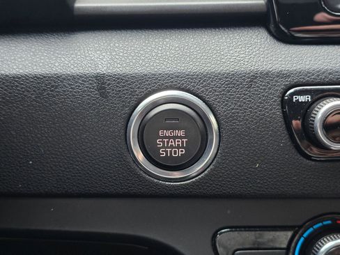 Used 2017 Kia Niro LX image 32