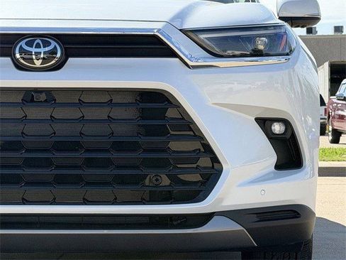 New 2026 Toyota Grand Highlander Platinum image 9